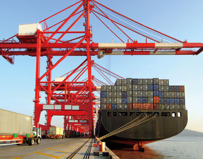 Major port terminals as heavy hoisting machinery tracks